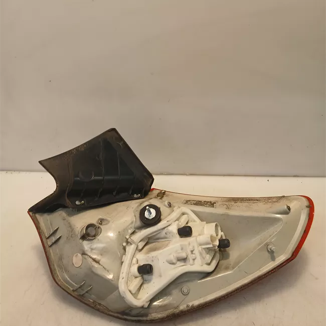 Fanale posteriore parte esterno sinistro