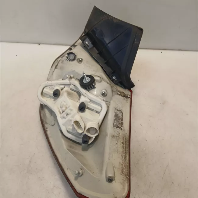 Fanale posteriore parte esterno sinistro