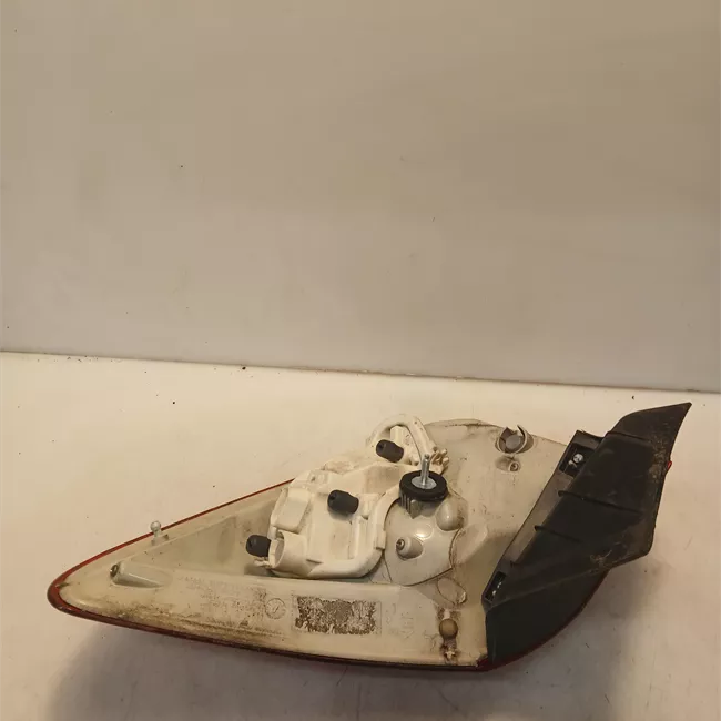 Fanale posteriore parte esterno sinistro