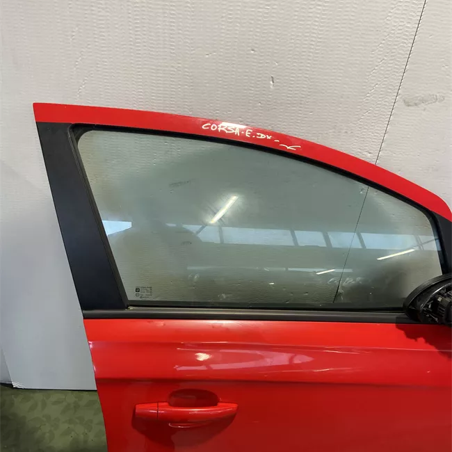 Porta anteriore destra