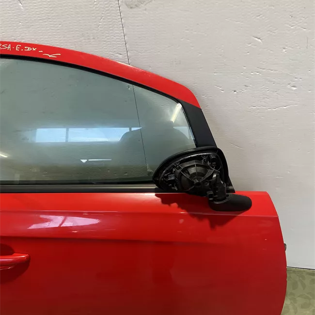 Porta anteriore destra