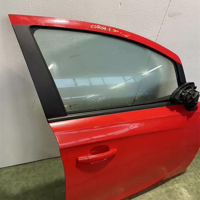 Porta anteriore destra