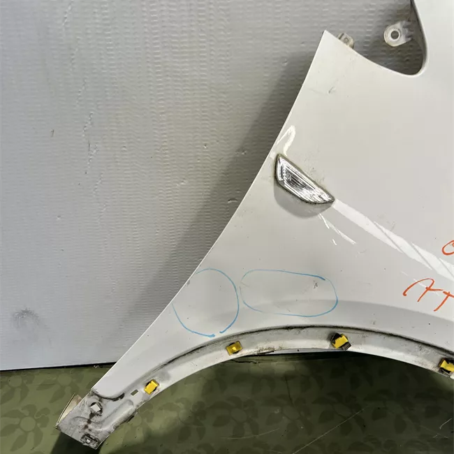 Parafango anteriore destro