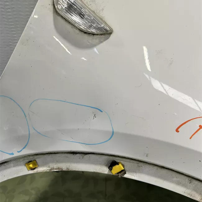 Parafango anteriore destro