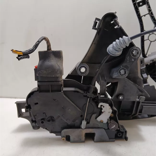 Serratura porta anteriore destra senza posizione bloccata