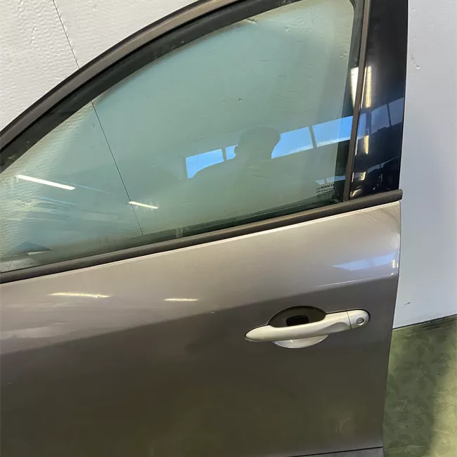 Porta anteriore sinistra