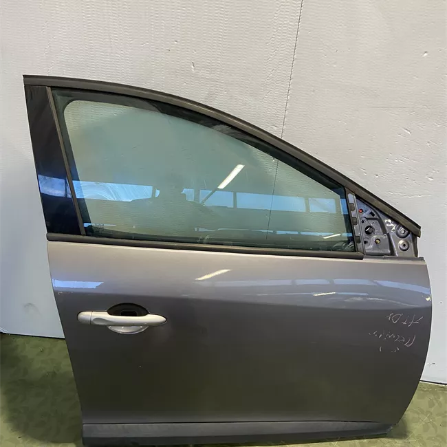 Porta anteriore destra