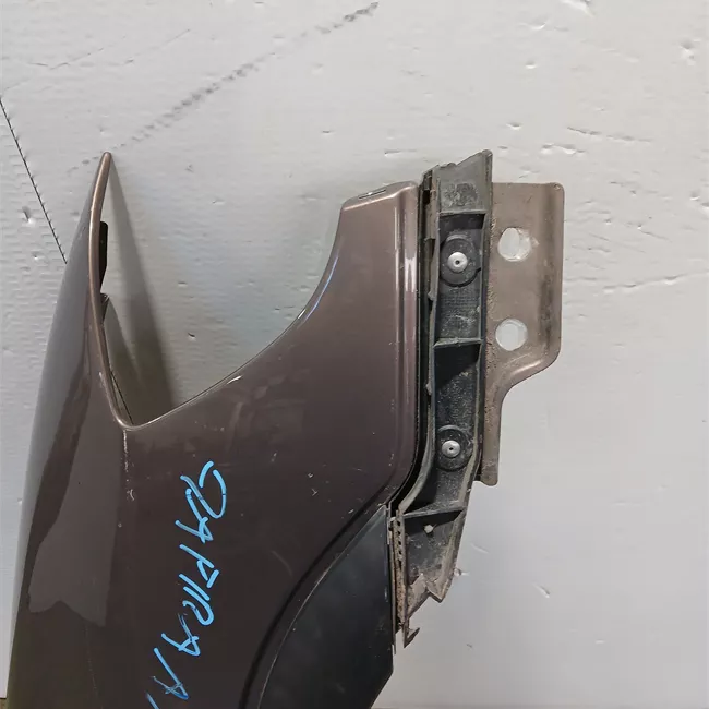 Parafango anteriore destro