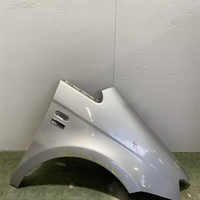 Parafango anteriore destro