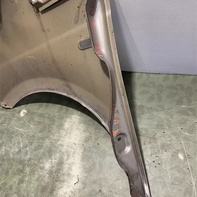 Parafango anteriore destro