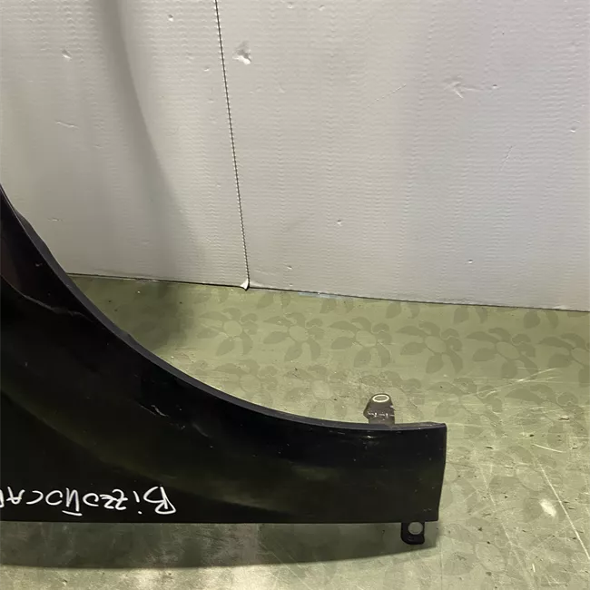 Parafango anteriore destro