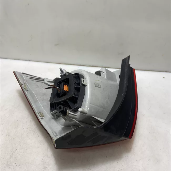 Fanale posteriore parte esterno sinistro