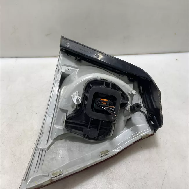 Fanale posteriore parte esterno sinistro