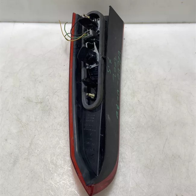 Fanale posteriore parte superiore sinistro