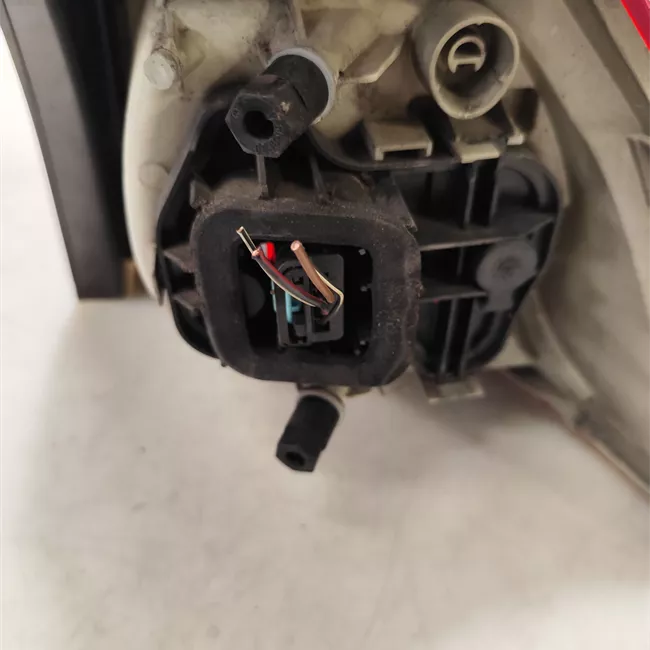 Fanale posteriore parte esterno sinistro