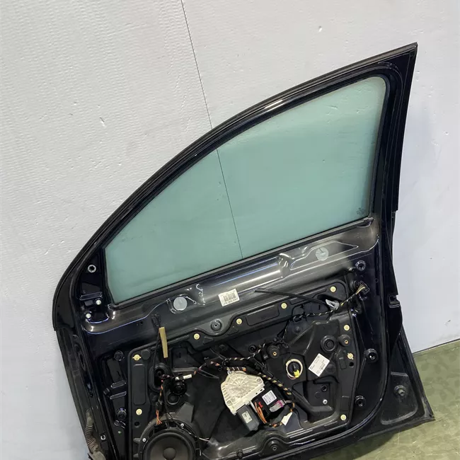 Porta anteriore destra