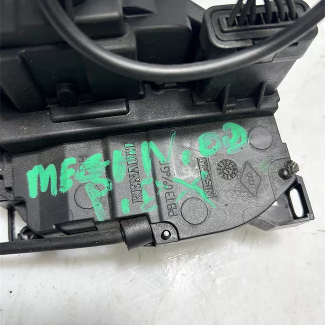 Serratura porta posteriore destra con bloccaggio elettromagnetico