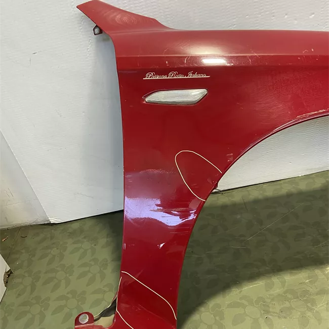 Parafango anteriore destro