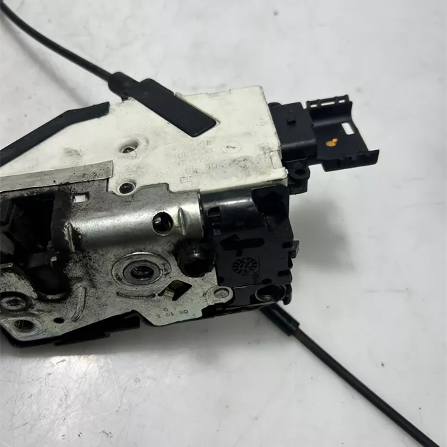 Serratura porta anteriore sinistra