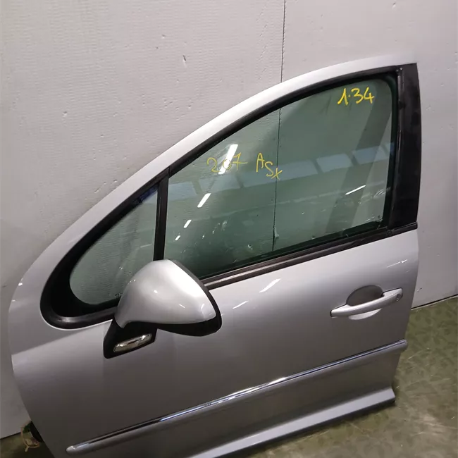 Porta anteriore destra