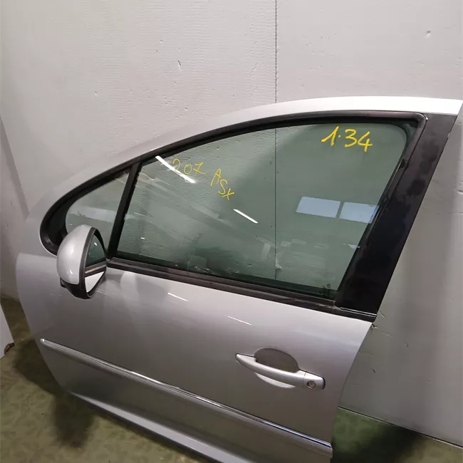 Porta anteriore destra