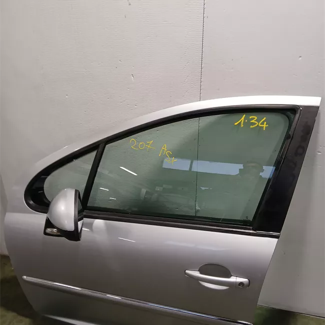 Porta anteriore destra