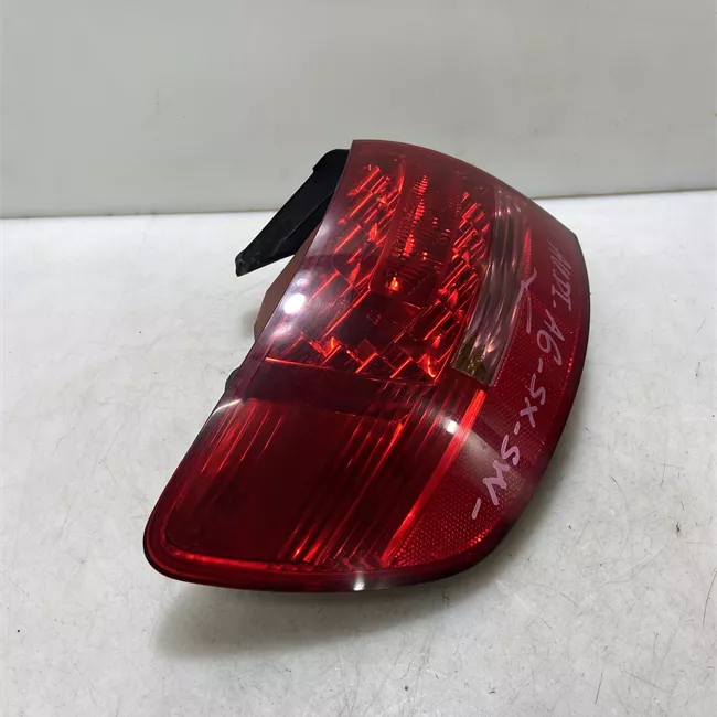 Fanale posteriore parte esterno sinistro con led