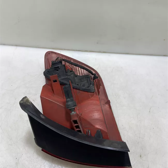 Fanale posteriore parte esterno sinistro con led