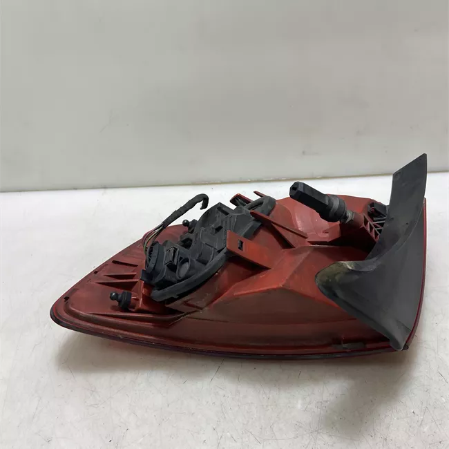 Fanale posteriore parte esterno sinistro con led