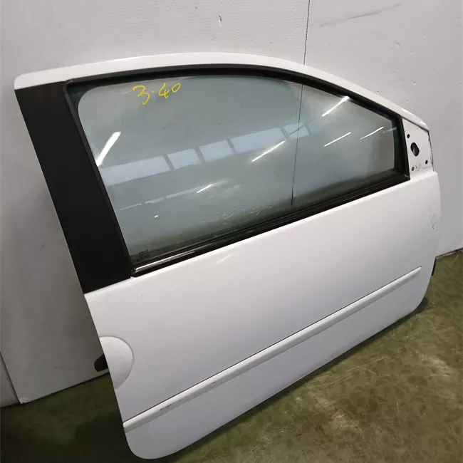 Porta anteriore destra