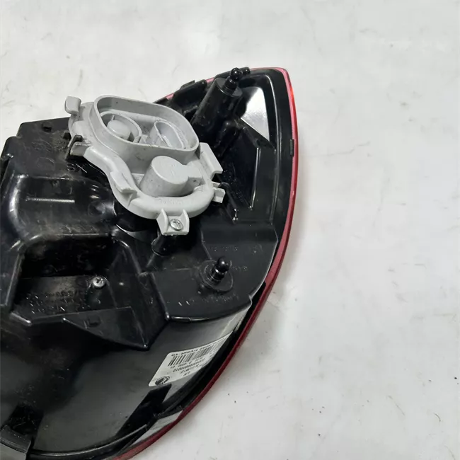 Fanale posteriore parte esterno sinistro