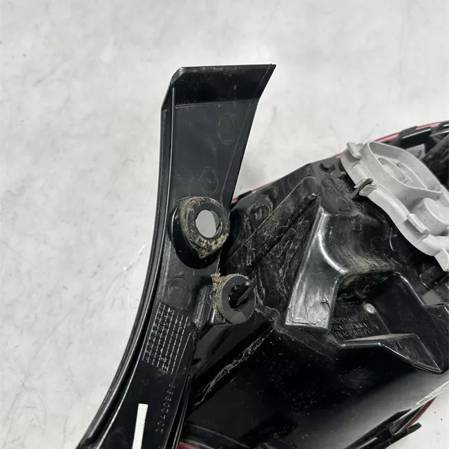 Fanale posteriore parte esterno sinistro