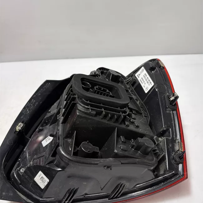 Fanale posteriore sinistro con retromarcia