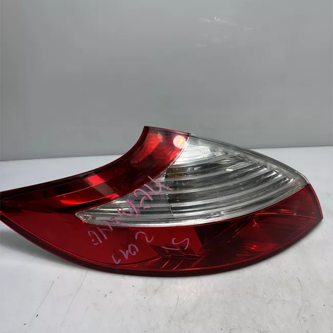 Fanale posteriore parte esterno sinistro