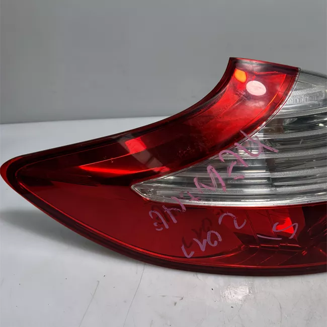 Fanale posteriore parte esterno sinistro