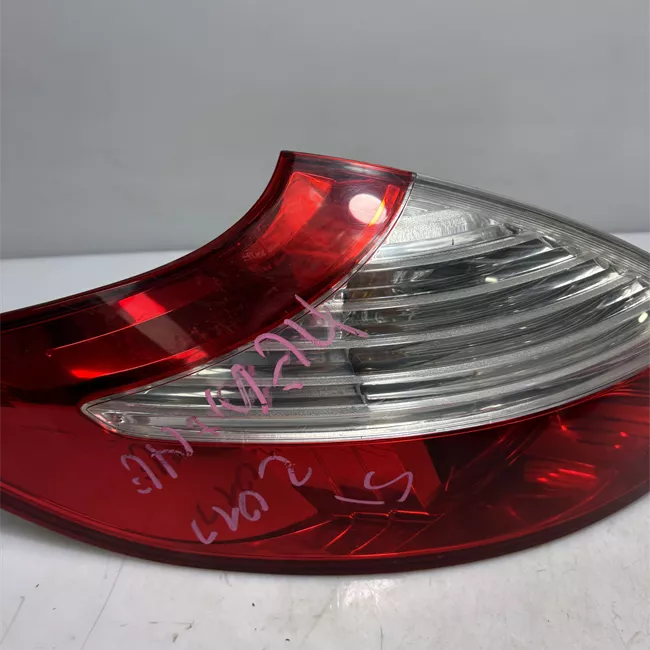 Fanale posteriore parte esterno sinistro