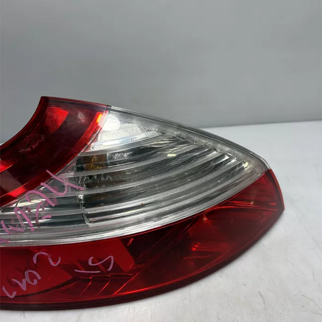 Fanale posteriore parte esterno sinistro