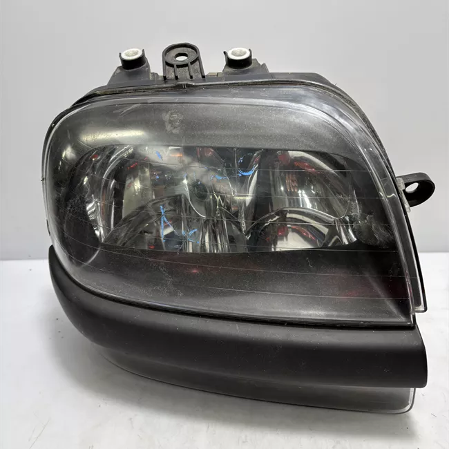 Proiettore destro con fendinebbia