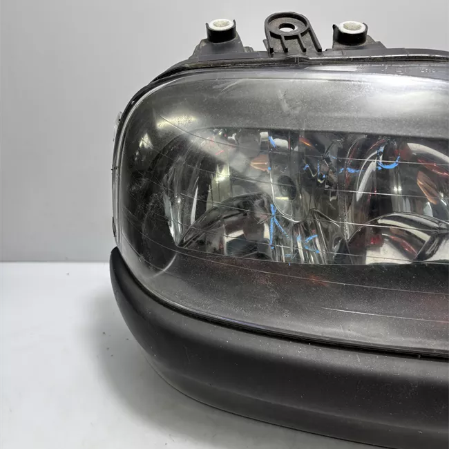 Proiettore destro con fendinebbia