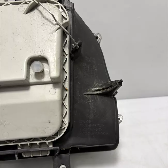 Proiettore destro con fendinebbia