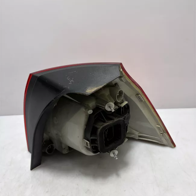 Fanale posteriore parte esterno sinistro