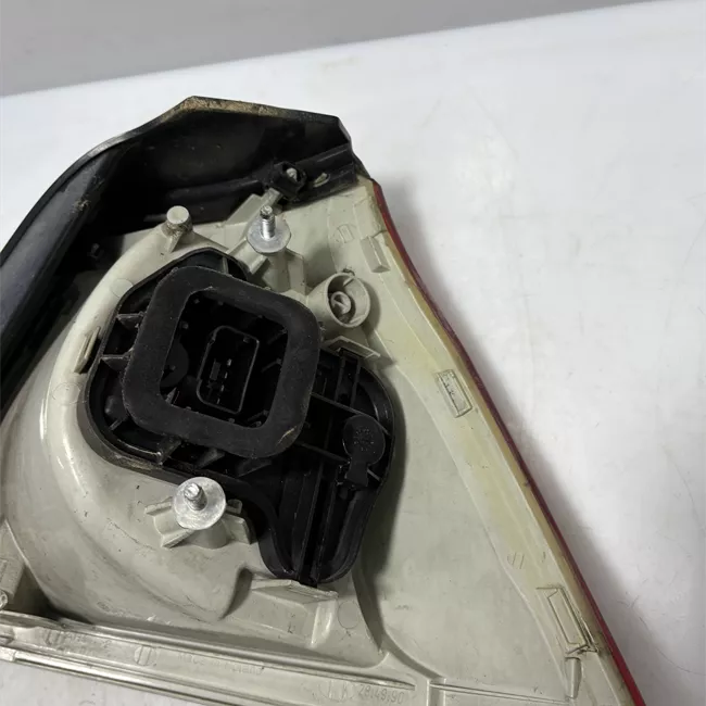 Fanale posteriore parte esterno sinistro