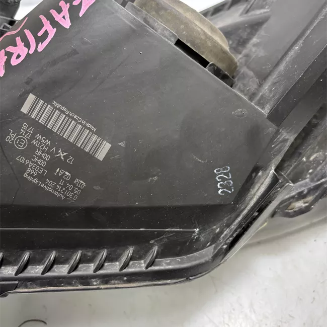 Proiettore destro Trasparente scuro