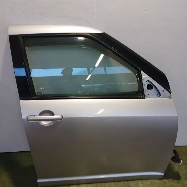 Porta anteriore destra