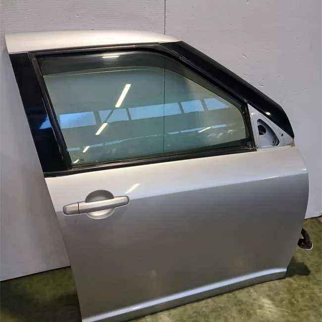 Porta anteriore destra