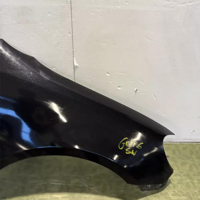 Parafango anteriore destro