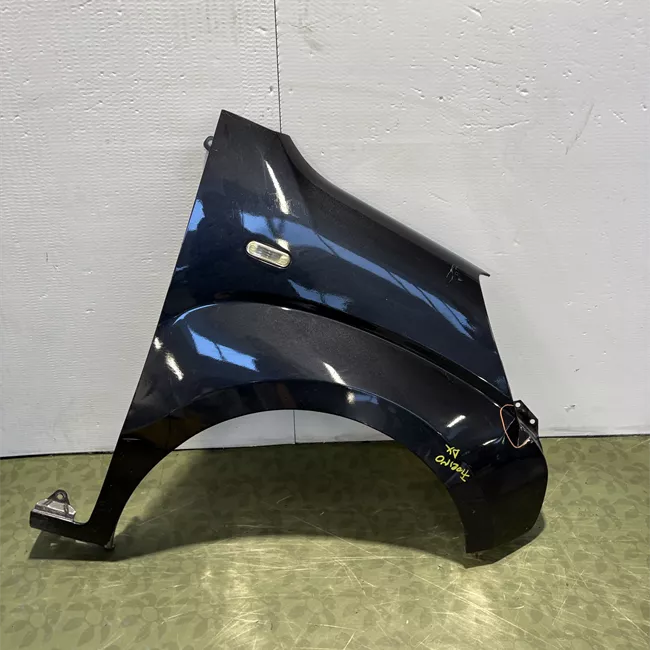 Parafango anteriore destro