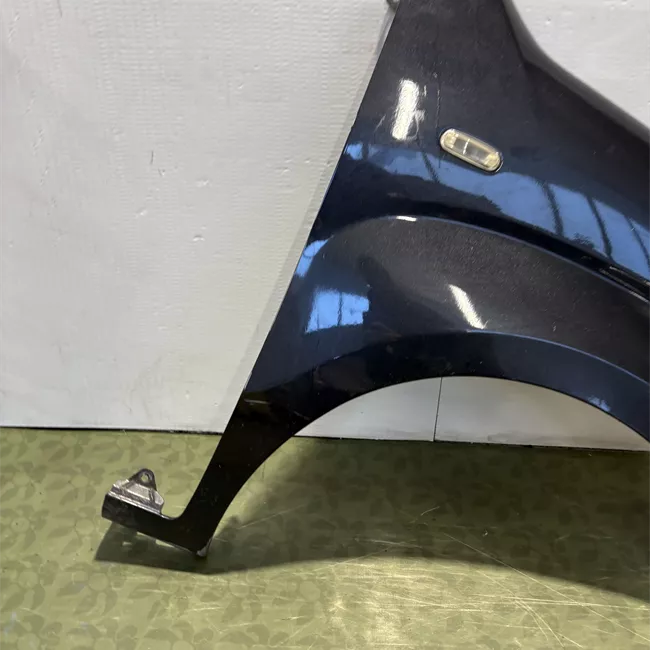 Parafango anteriore destro