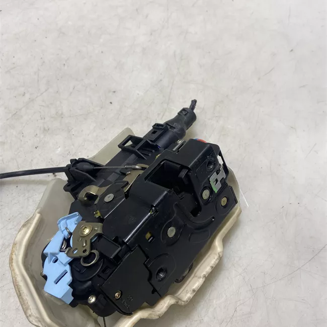 Serratura porta anteriore sinistra