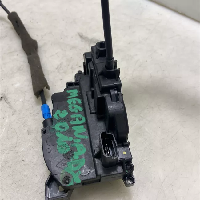 Serratura porta anteriore destra Superchiusura elettromagnetica